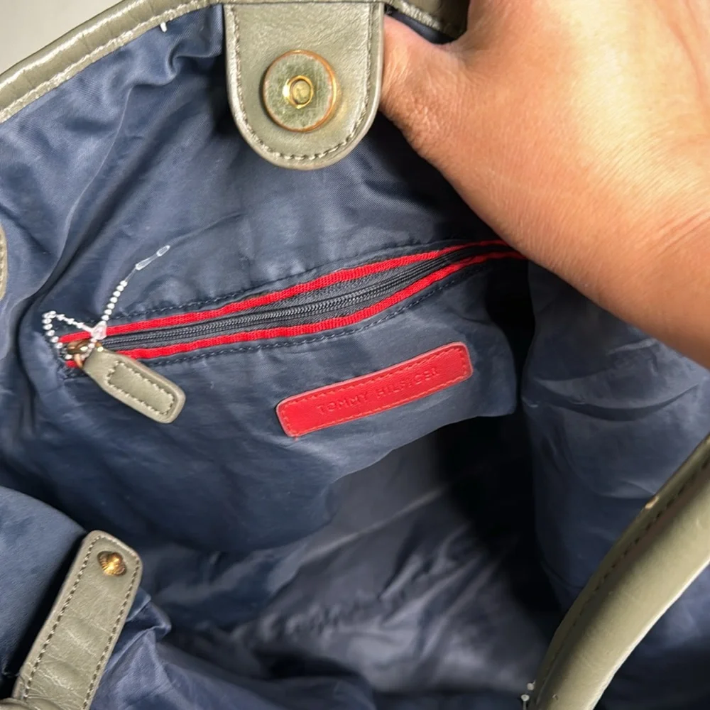 ♥️🐢 Tommy Hilfiger Tote 🐢♥️ - Picture 10 of 10
